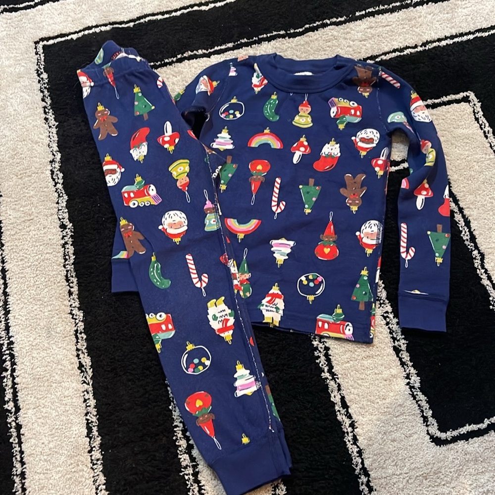 Hanna Andersson Size 5 Ornament PJ Set